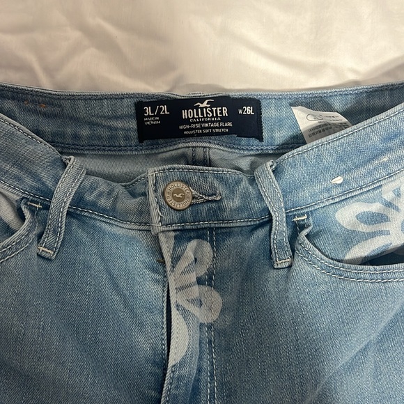 Mid Rise Hollister Flared Jeans with white flowers - Picture 2 of 3